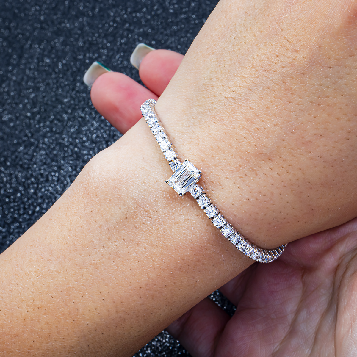 14K GOLD ROUND AND EMERALD LAB DIAMOND TENNIS BRACELET 9.80 CTW